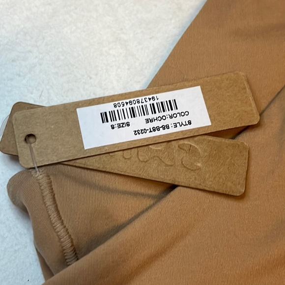 SKIMS by Kim Kardashian - Picture 4 of 4